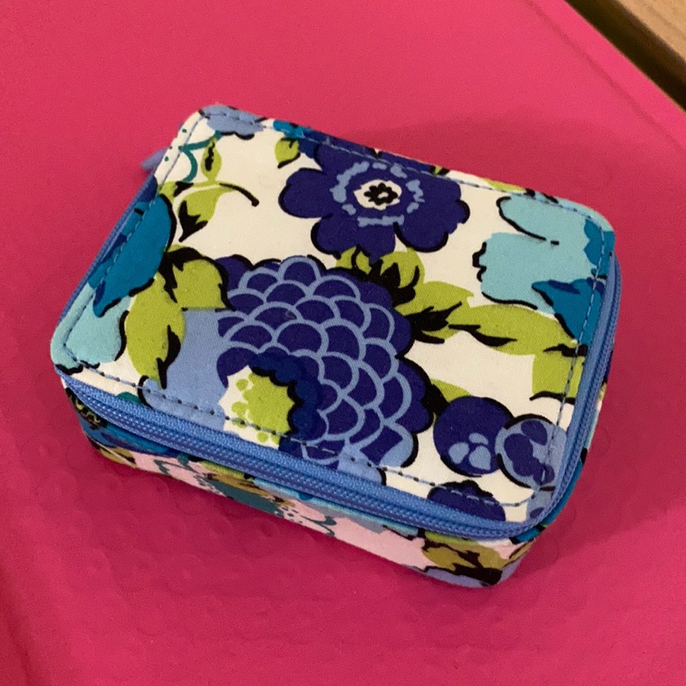LIKE NEW! Vera Bradley Travel Pill Box